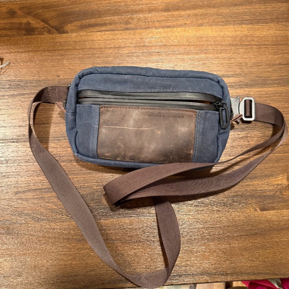 Waterfield Shinjuku Sling